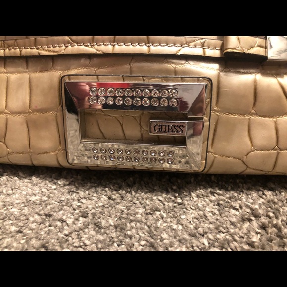 Guess purse - Picture 2 of 4